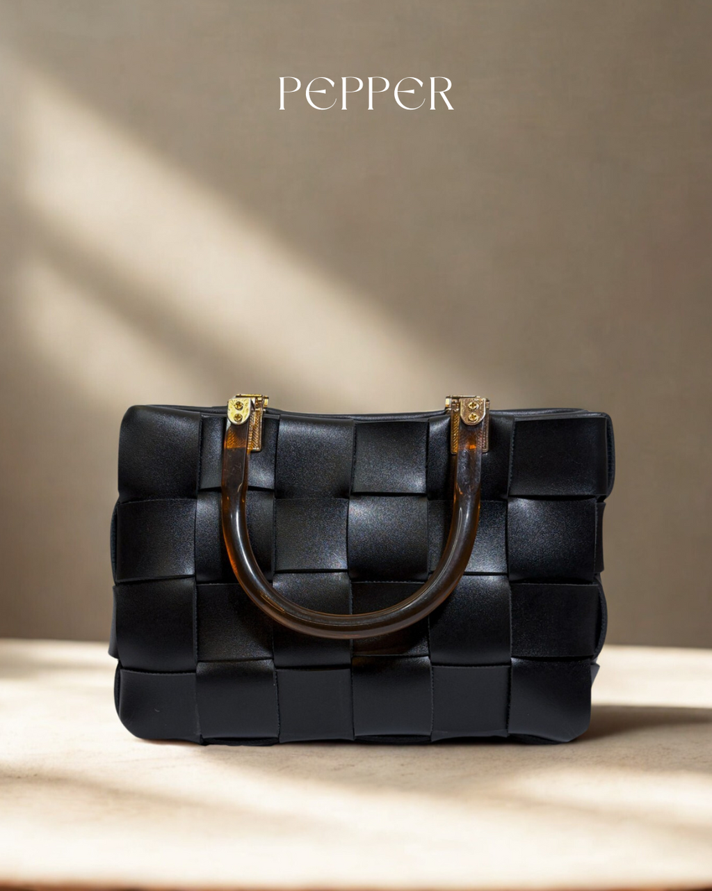 Woven Handbag - Noir Weave Design for Chic Style