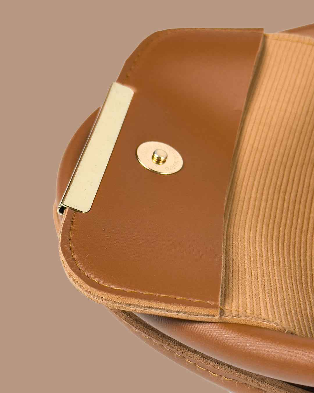 Crossbody Brown Baguette - Stylish and Practical