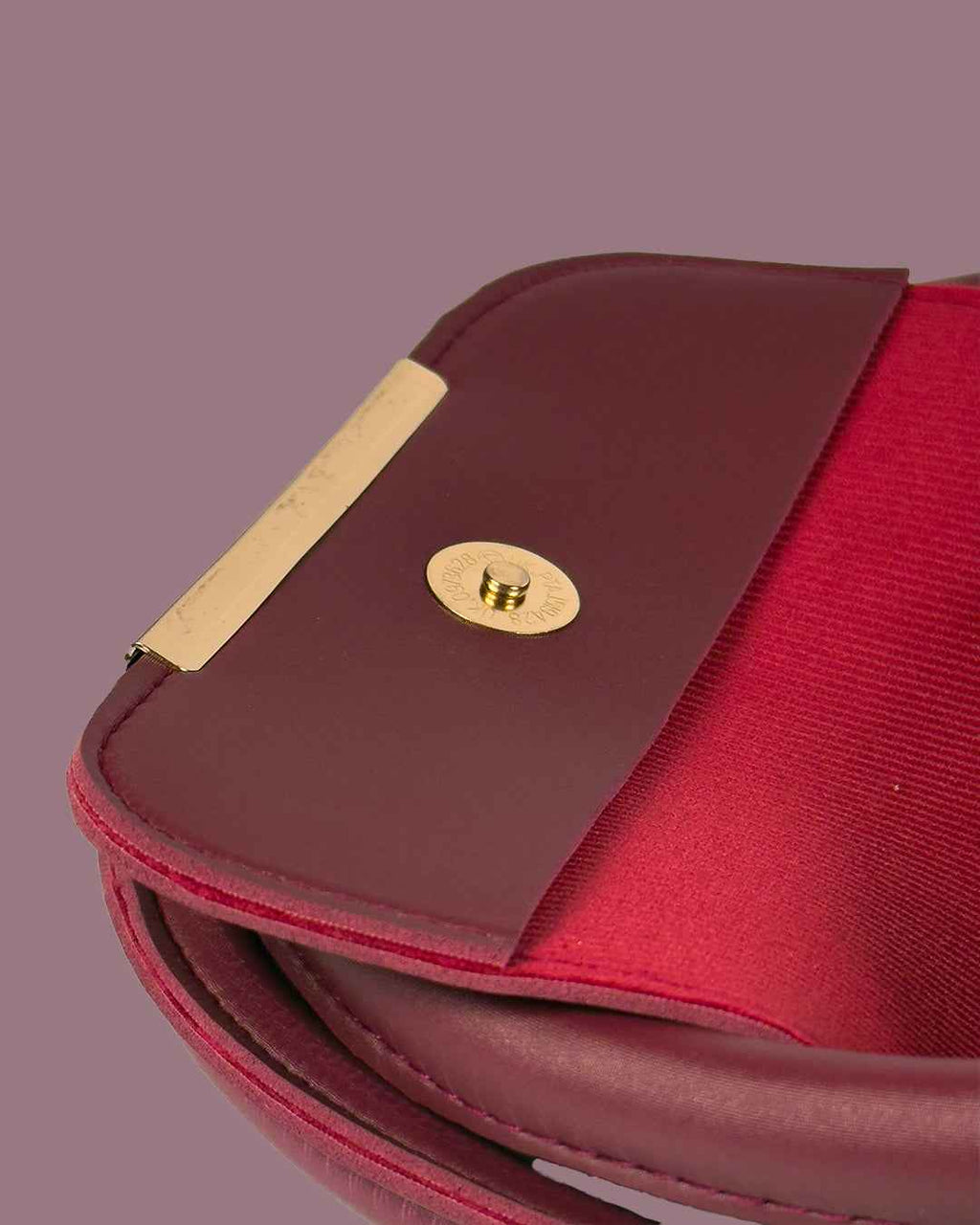 Crossbody Berry Baguette - Stylish and Practical