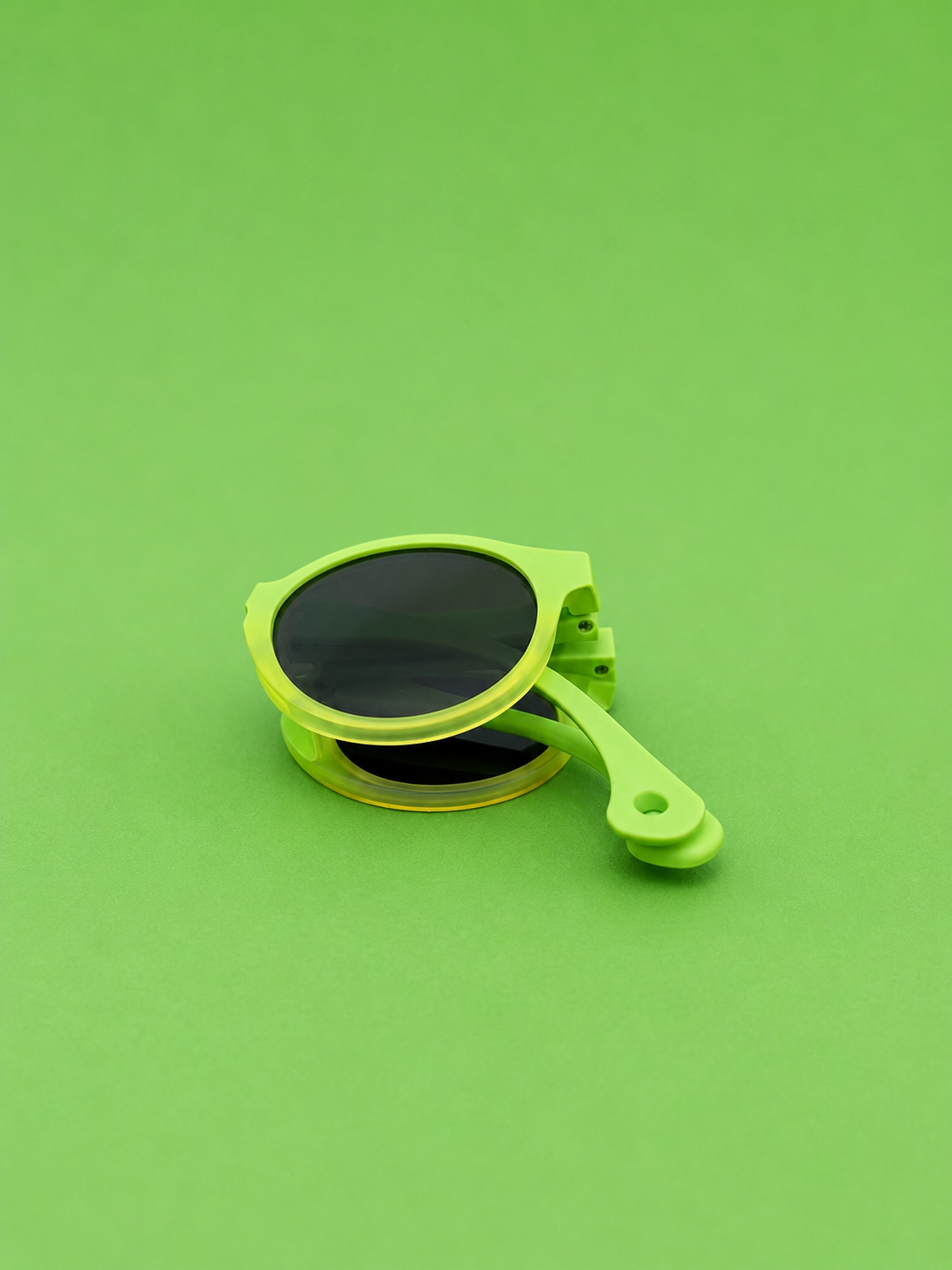 Kids Sunglasses — PS07 "Kiwi Fade" Round | Smoke Grey Lenses
